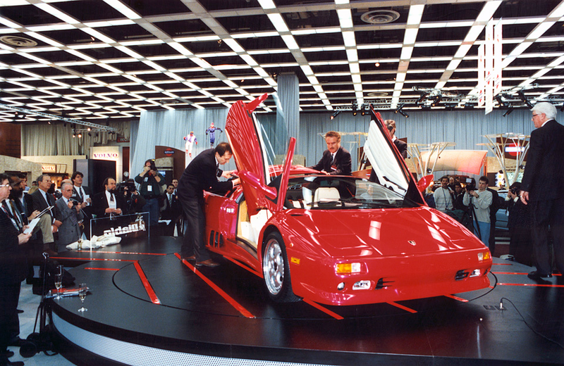 Illustration for article titled This Is How Ridiculous The Detroit Auto Show Will Look In 25 Years